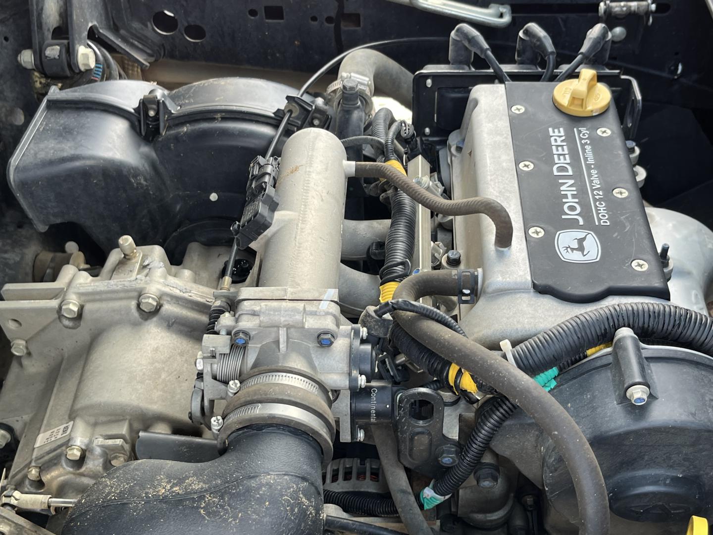 ./imagenes/INVOICE/2019/18259/JOHN DEERE XUV835E (2).JPG